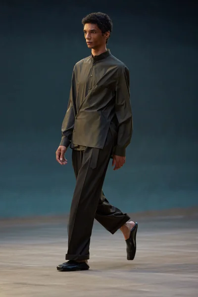 Look 16